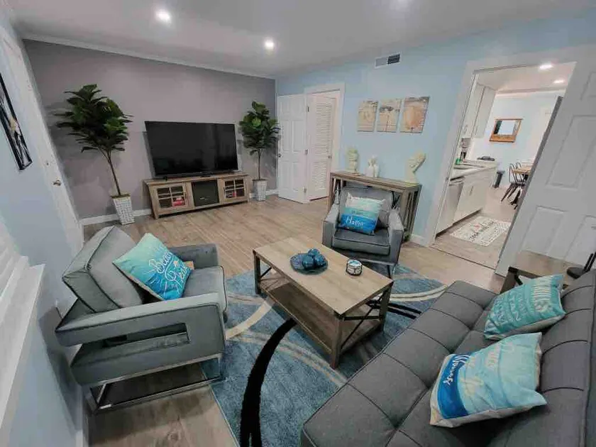 Wave of relaxation- pet-friendly villa with parking & court - Image 1