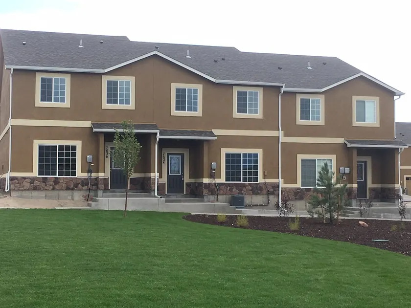 Park facing 3 BR Townhome in Nothern Co Springs - Image 1