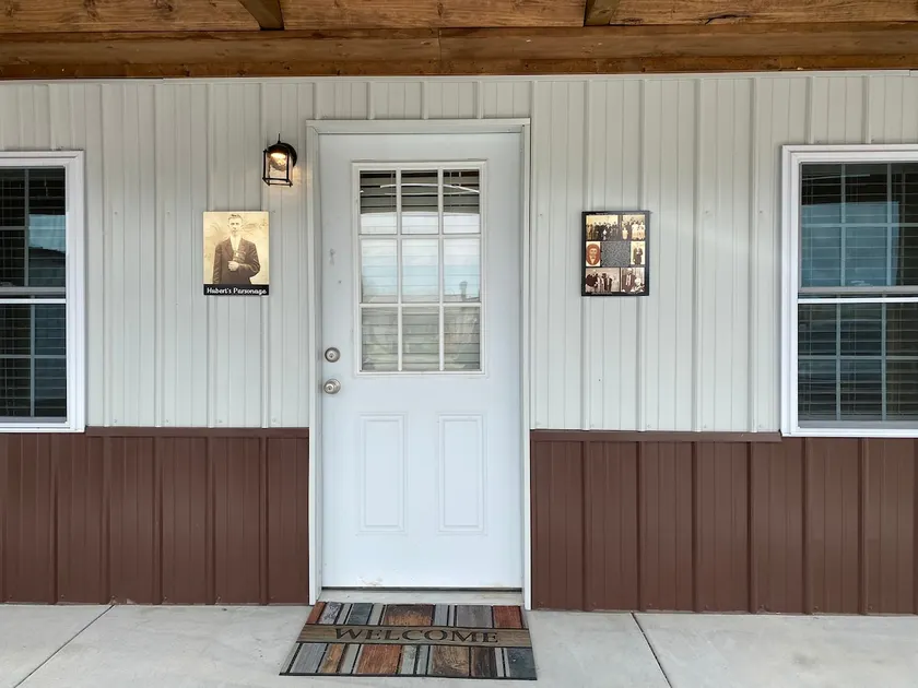 Lottie's: Huberts Parsonage: Spacious, on Route 66 - Image 1