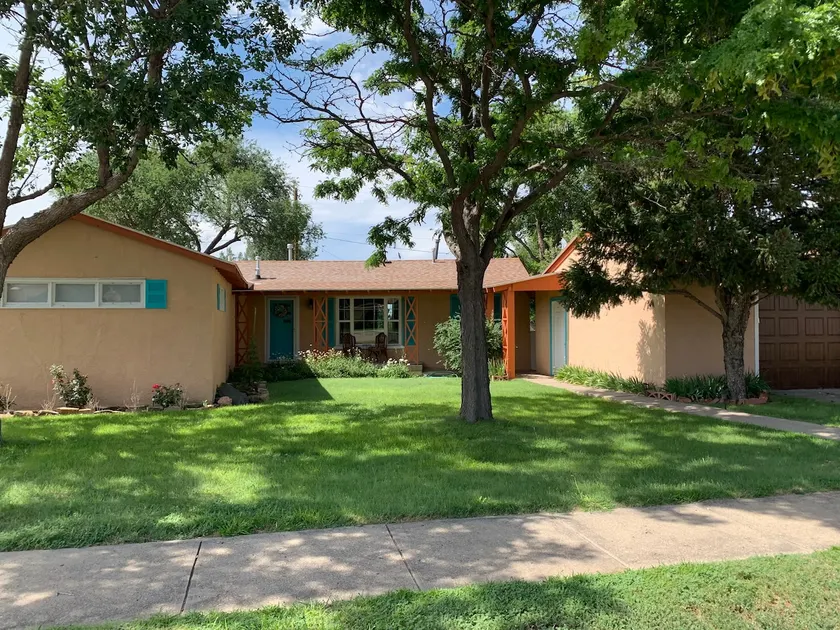 Cozy retreat on Walnut Street/no cleaning fee - Image 1