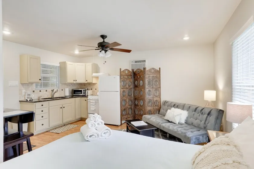 ★Cottage 4 - Great for Exploring SoCo-SLEEPS 4! ★ - Image 1