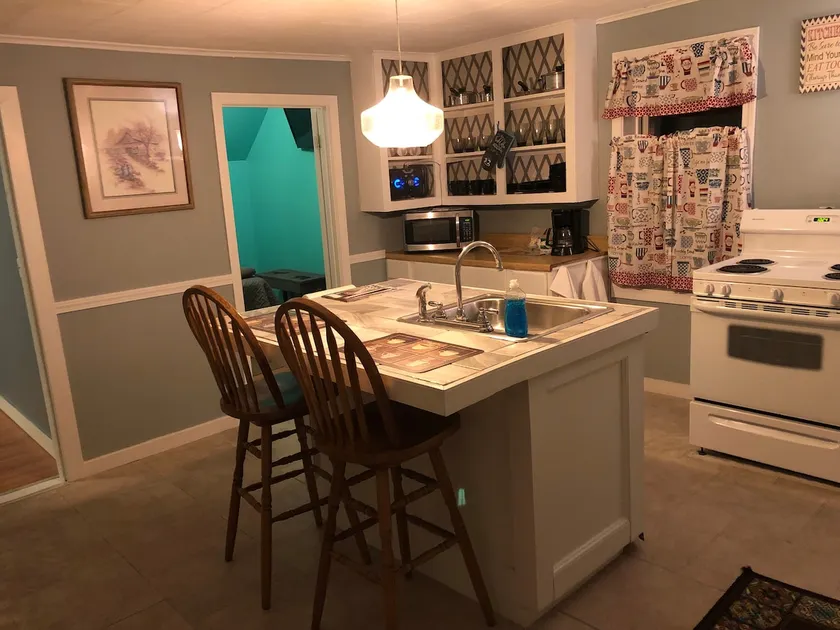 Near Downtown Apartment - Image 1