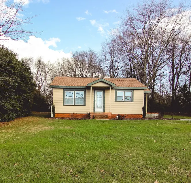 Conveniently Located In Greenville with EV charger - Image 1