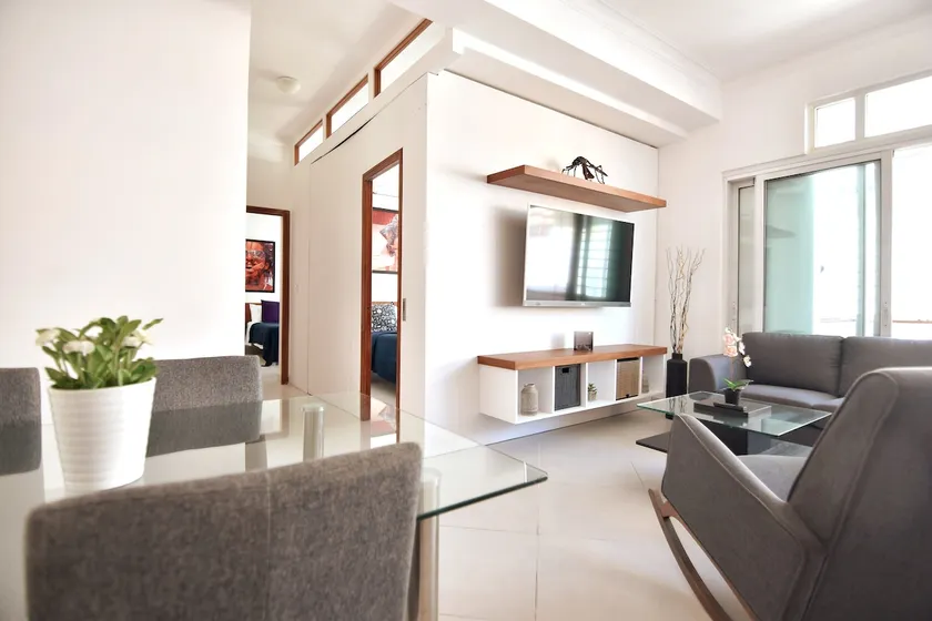 Bright & Clean 2BR in BEST Colonial Zone Location - Image 1