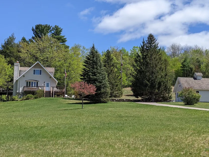 Charming four bedroom house on the hill - Image 1