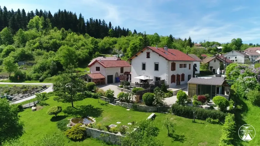Beautiful 4-bedroom house, 14 people, Jura Mountains view - Image 1