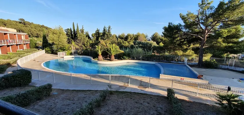 40m² T2 apartment with terrace, swimming pool, air conditioning and secure private parking - Image 1