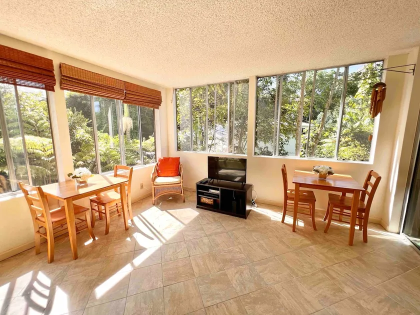 Beautiful island getaway: pool, lanai, garden view - Image 1