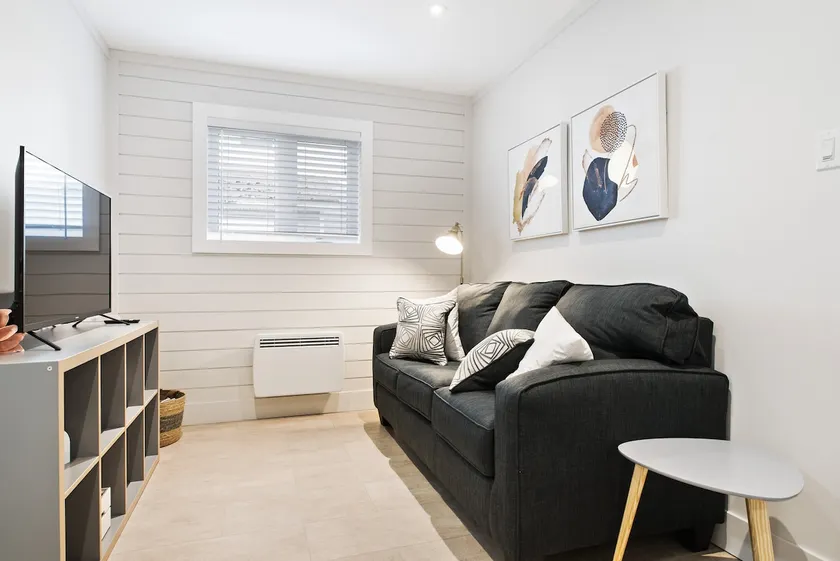 Cozy downtown 1bed - Parking, Smart TV, Laundry - Image 1