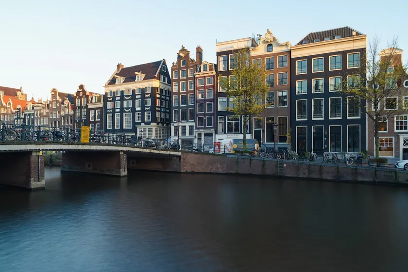 18th Century Groundfloor Canal House with patio/garden - Image 1
