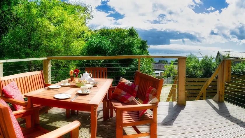 Smuk chalet med udsigt over fantastiske Mounts Bay, privat have og parkering. - Image 1