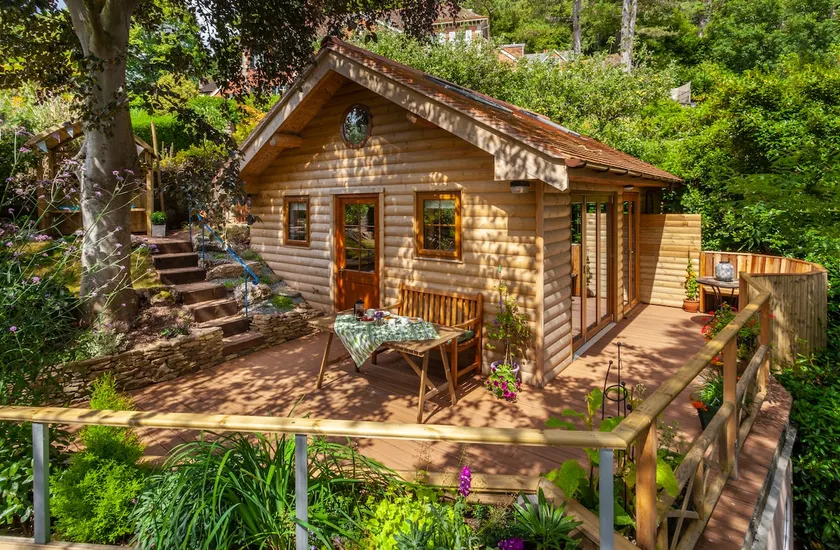 Porthole Log Cabin - Image 1