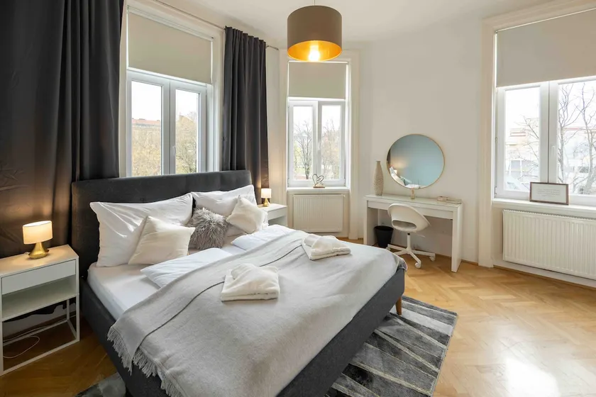 Near Hauptbahnhof | Easy checkin central Apartment - Image 1