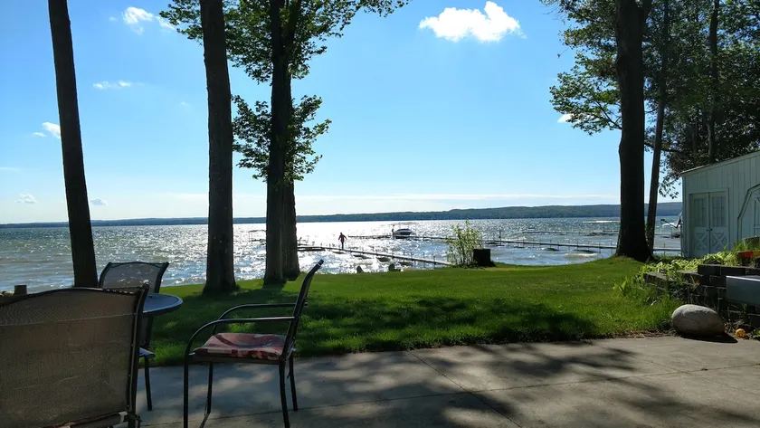 Stort Lakefront Hem på Burt Lake Jakt fiske snö skidgolf - Image 1