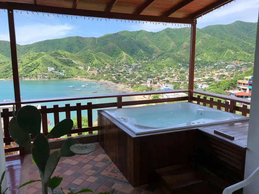 Spectacular suite with a beautiful view of the bay - Image 1