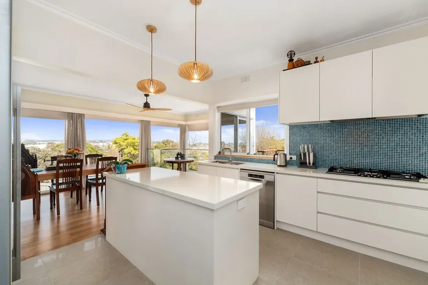 Mornington Bayside Escape with Views - Image 1