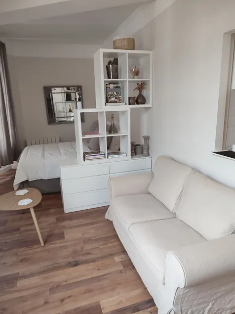 lakefront apartment - Image 1