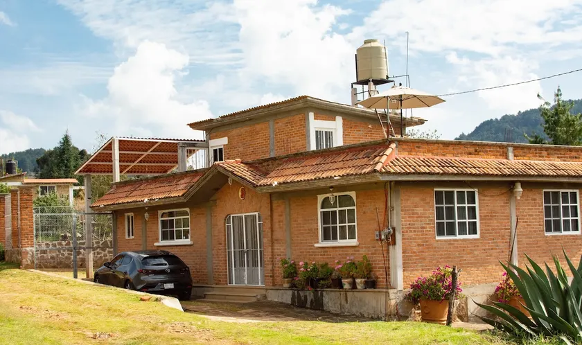 Country house for relaxation or family fun - Image 1