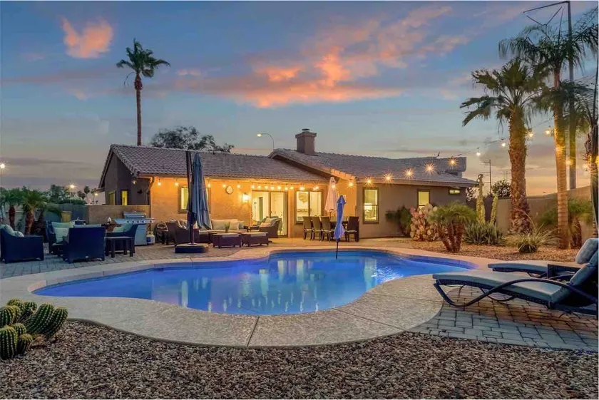 Stylish Pet Friendly Pool Oasis Near DT Gilbert! - Image 1