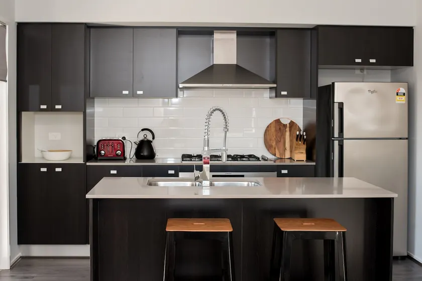 New,Stylish family friendly near shops and Penrith - Image 1