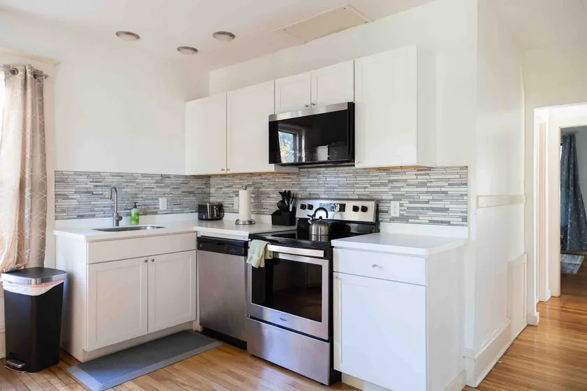 Classic&Modern: Prime location, Parking! - Image 1