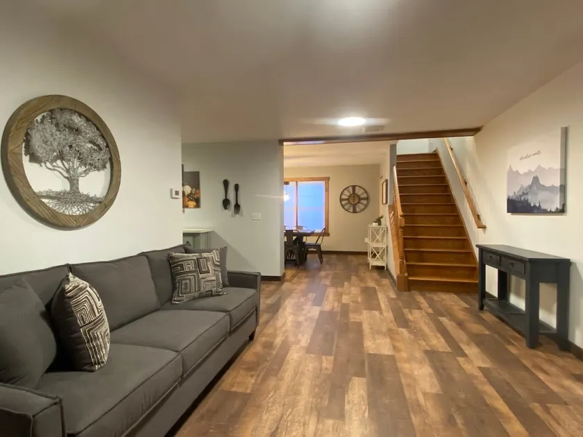 STUNNING RENOVATED 4BR House - Image 1