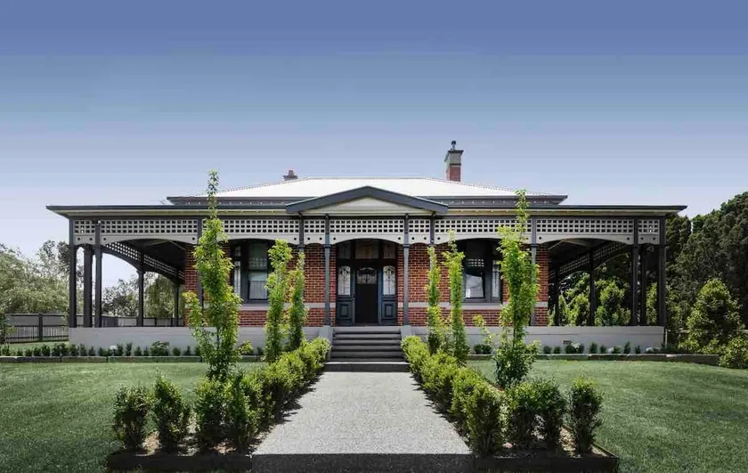Gordon Manor - architecturally renovated - Image 1