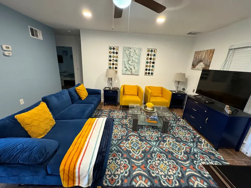 Sweet n Comfy 4 bedroom - Image 1