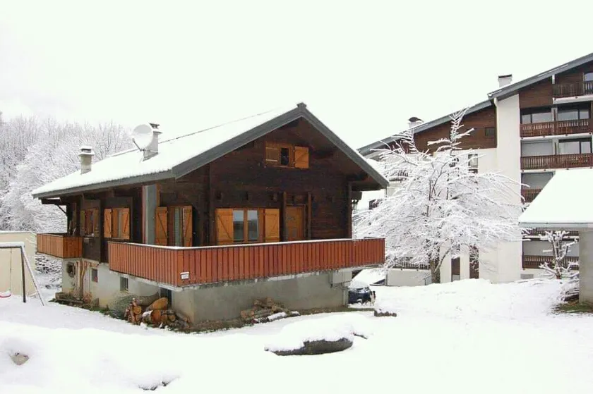 Traditional chalet in resort - Image 1