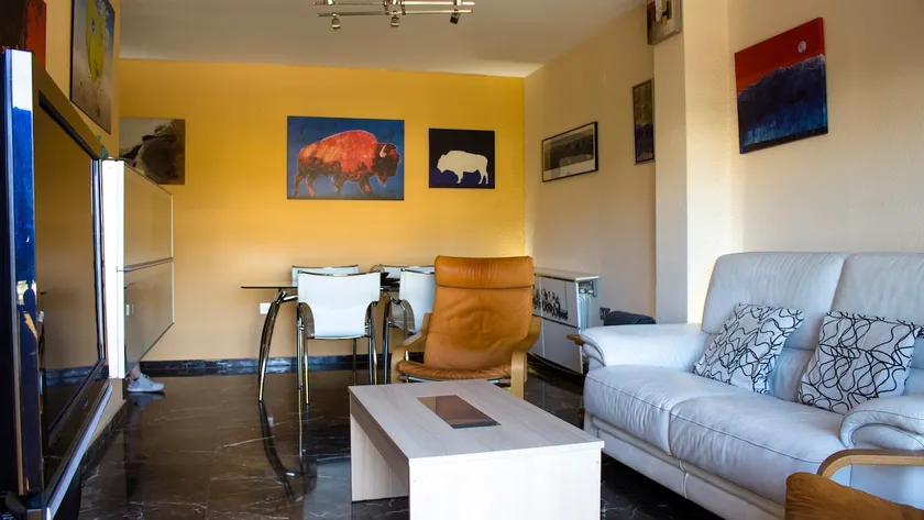 Ideal apartment for families with free parking - Image 1