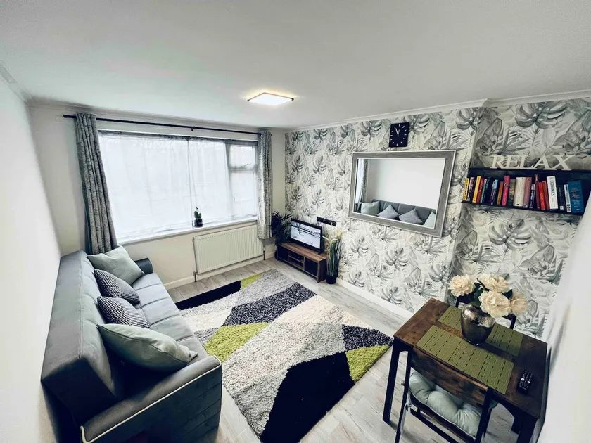 Super Cosy Pink Blossom Apartment - New - Image 1