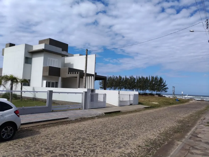 Townhouse with 3 en-suites by the sea in Bellatorres - Image 1