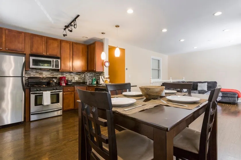 Magnificent Place & Tons of Space | 3 Bedrooms - Image 1