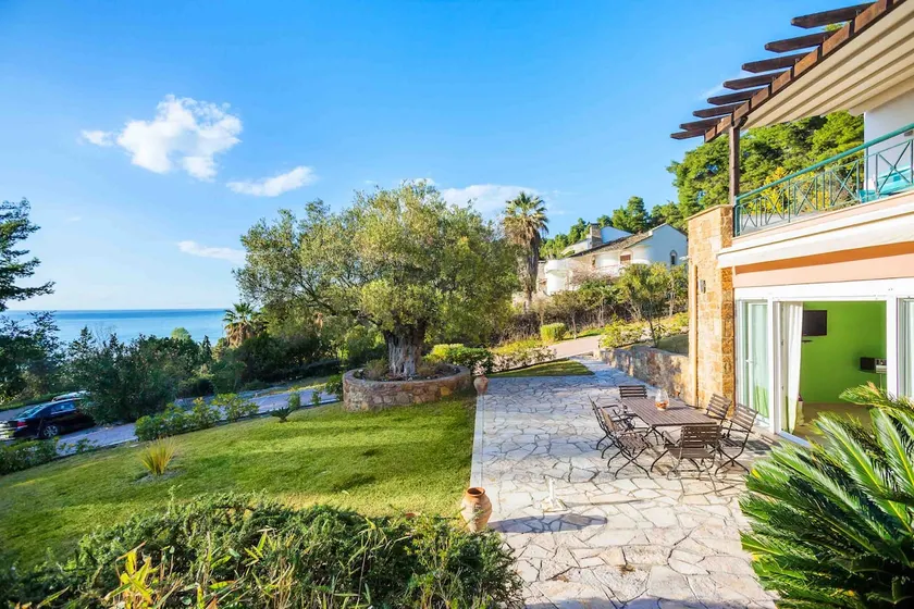 Viorelis Sea View Villa - Image 1