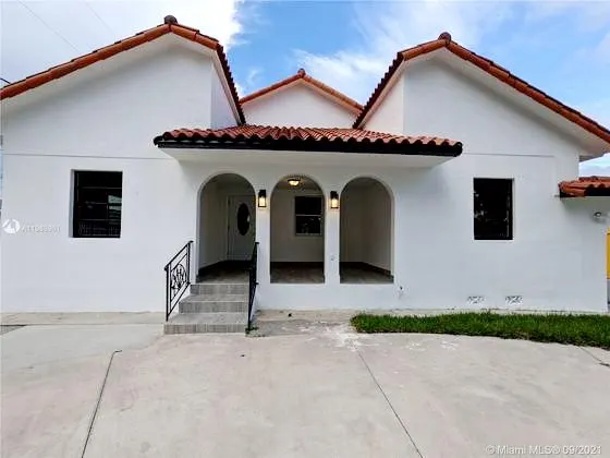 Stunning 4Br/3Ba. Airport. 10mi Beach. Big patio! - Image 1