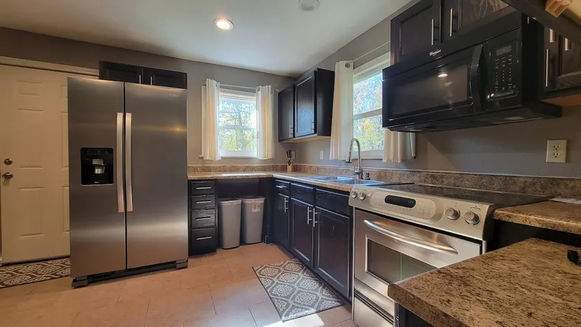 Cozy & Clean 2BR | Peaceful South Springfield Stay - Image 1