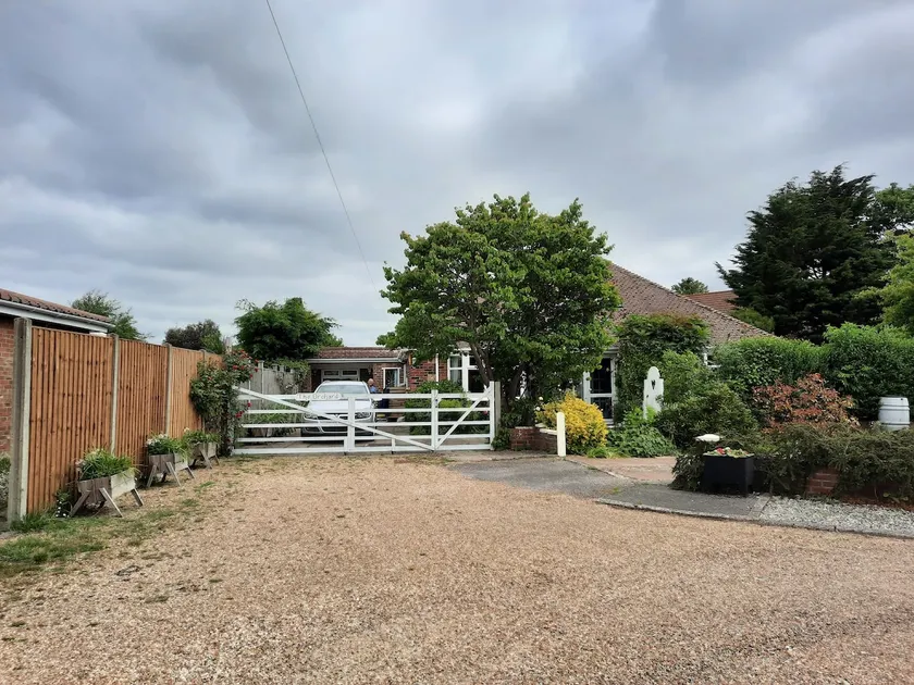 Snuggledown, Guest suite for 2. Felpham, beach. - Image 1