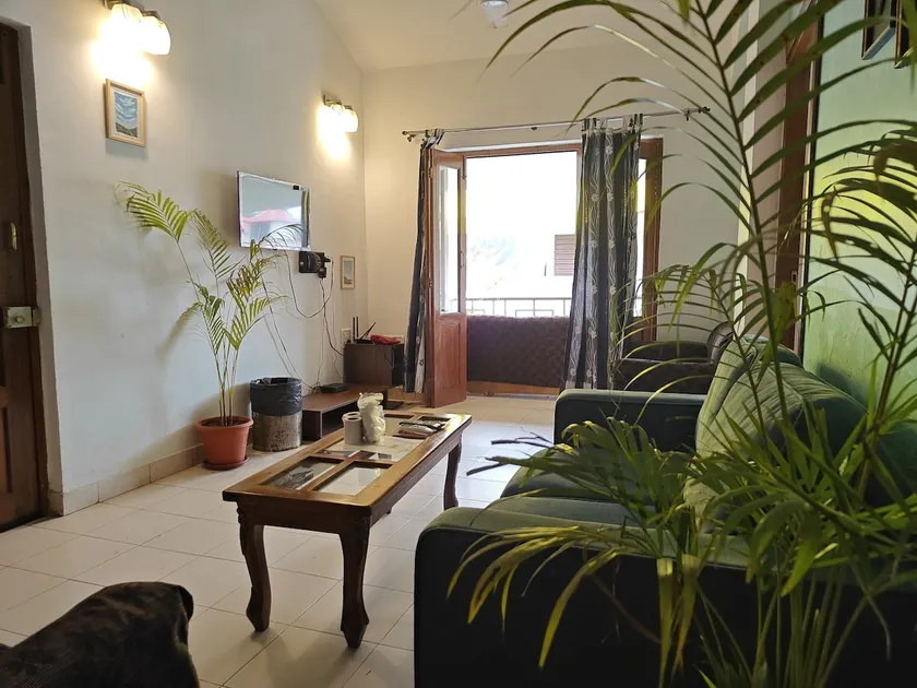 Spacious Apartment with King Bed, Pool & Sauna - Image 1