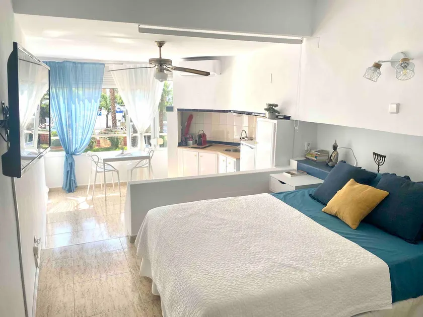 Ocean Views + Pool + 10m of beach + PortAventura - Image 1