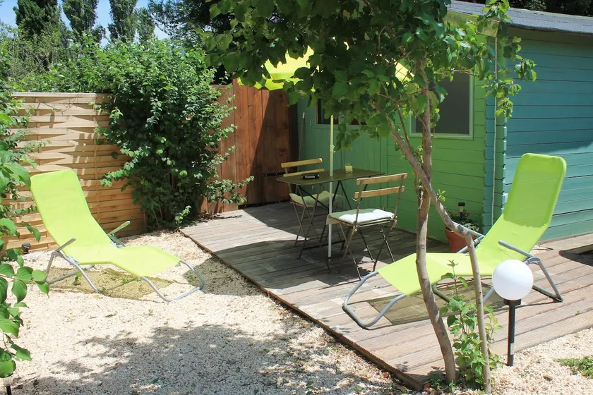 Small cottage with hot tub and private parking - Image 1