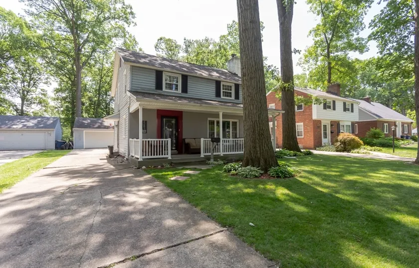 Beauty On Beverly ⭐ 3 Bed, 2.5 Bath, and BIG yard - Image 1
