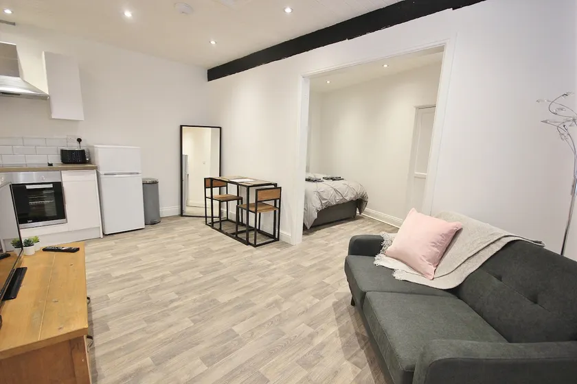 Bournemouth Triangle Studio with Wifi & Netflix - Image 1