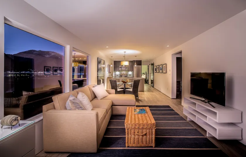 Beach Condo Juneau - Øvre niveau - En fantastisk 180˚ udsigt over kanalen! - Image 1