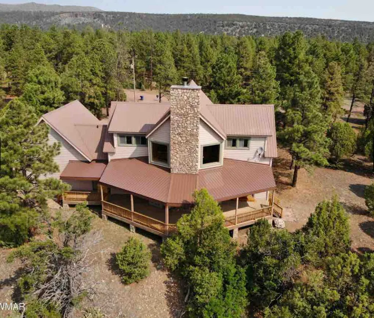 Spectacular Spacious Cabin in the High Mountains - Image 1