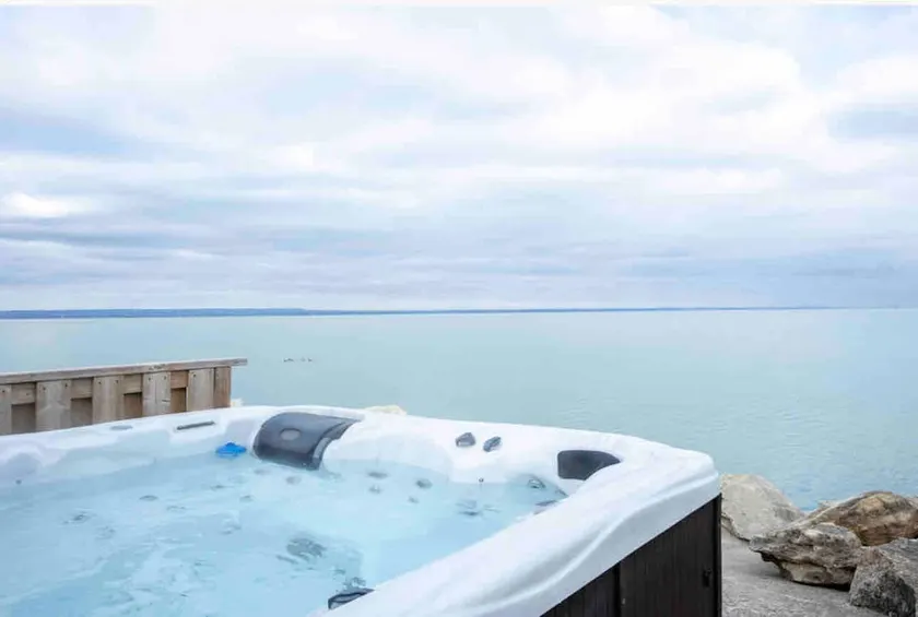 Wake Up To Lake Views! - Image 1