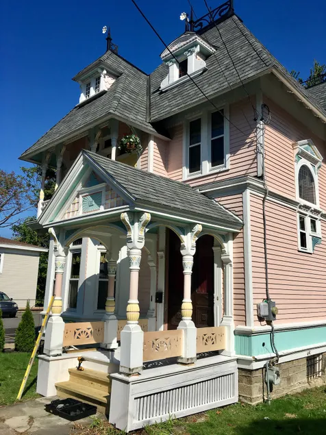 The wedding Cake House - Image 1