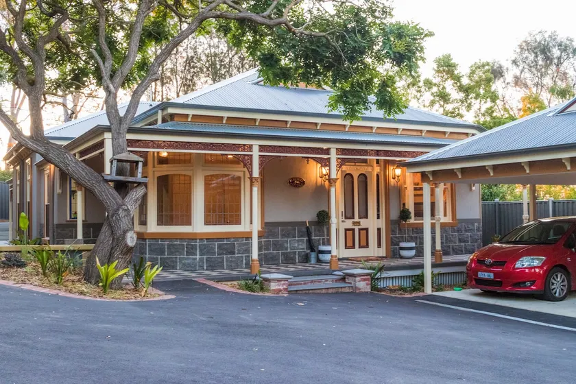 2 Bedroom Victorian Luxury in Lilydale - Image 1