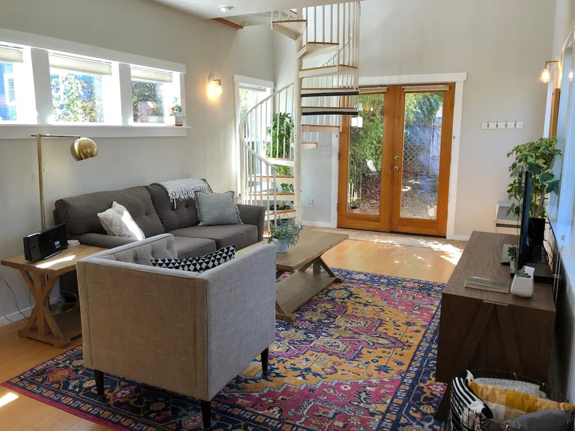 Charming Guest House - One block from Downtown! - Image 1