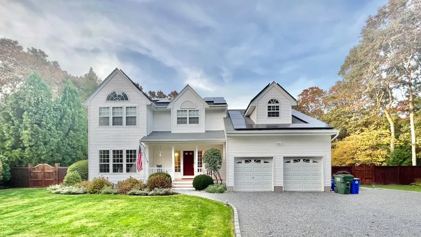 NEW DECK!  Private 1 Acre Family Friendly Home - Heated Pool, Home Office & Gym - Image 1