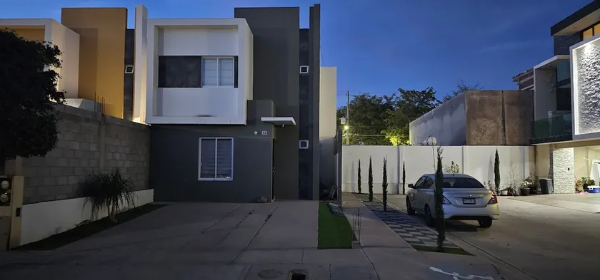 House for business or family trips.😎👨‍ - Image 1